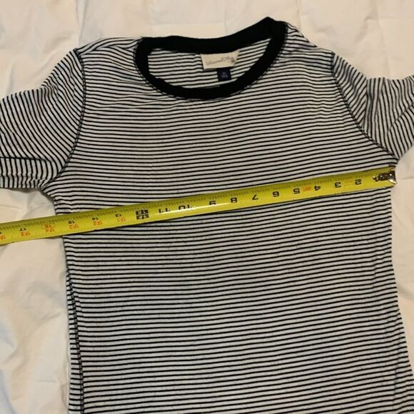 UNIVERSAL THREAD, long sleeve T, XS. Blue stripes, great condition - Picture 11 of 12